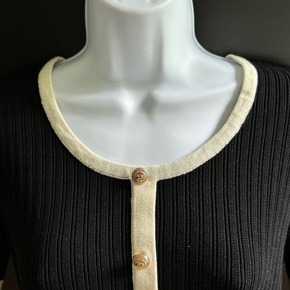 Cream-Trim Black Ribbed Button Front Top - Picture 2 of 8